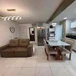 Apartamento De 2 Quartos Na Beira Mar Com Todos Os Quartos Com Vista Mar